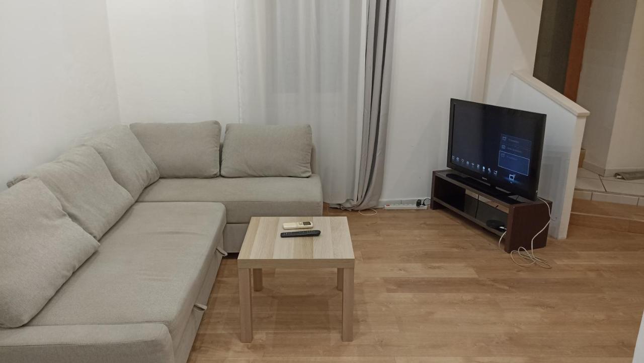 Studio Neuf Climatise Avec Terrasse #4 土伦 外观 照片